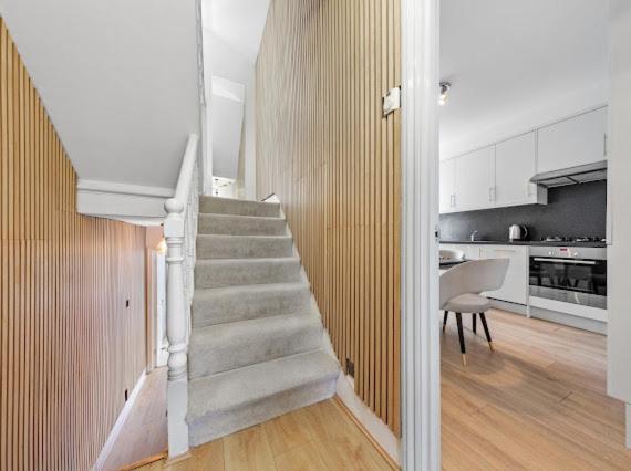 Chelsea Maisonette Apartment *